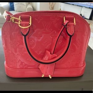Luis Vuitton Vernis Alma BB bag